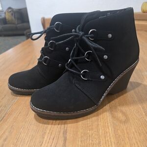 Stylish White Mountain Black Heeled Lace-Up Boots - Like New!